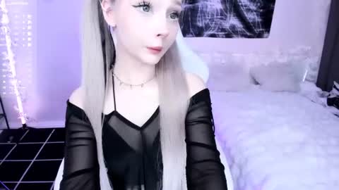 Snapshot of lily_weep chatting on 06-10-26, 09:46 Lily online show from 06-10-26, 09:46