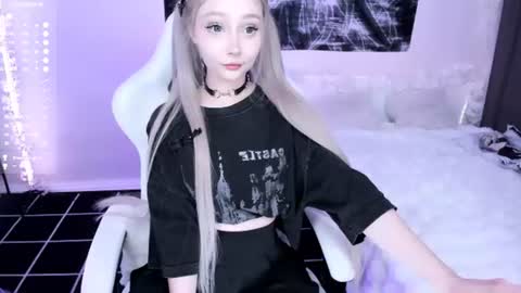 Snapshot of lily_weep chatting on 06-12-26, 12:42 Lily online show from 06-12-26, 12:42