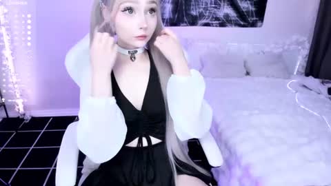 Snapshot of lily_weep chatting on 06-19-26, 12:59 Lily online show from 06-19-26, 12:59