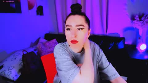 Snapshot of lily_xbaby chatting on 09-11-25, 08:25 LILY online show from 09-11-25, 08:25