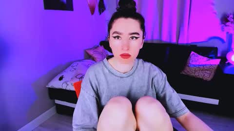 Snapshot of lily_xbaby chatting on 10-18-25, 08:59 LILY online show from 10-18-25, 08:59