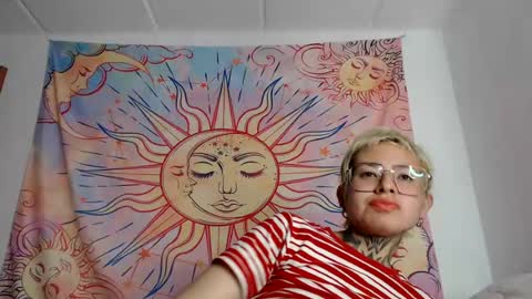 Snapshot of lilyadamsc chatting on 06-20-26, 04:59 Lily online show from 06-20-26, 04:59