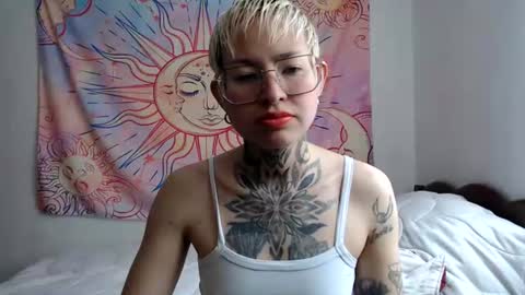 Snapshot of lilyadamsc chatting on 07-26-26, 07:43 Lily online show from 07-26-26, 07:43