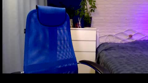 Lily online show from 11-17-25, 07:36