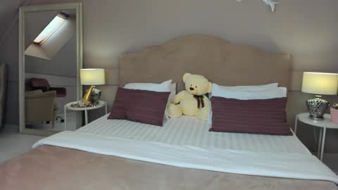 Snapshot of lilymyerss chatting on 12-18-25, 08:31 lilymyerss online show from 12-18-25, 08:31