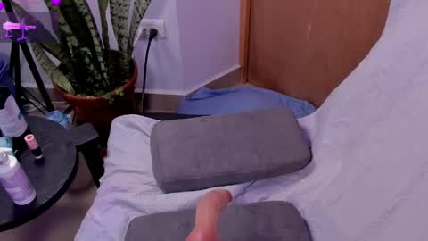 Lily Roberts  online show from 05-29-26, 05:22