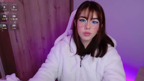 Snapshot of lilyrouse_ chatting on 01-12-26, 03:45 lily help me to collect more cosplay online show from 01-12-26, 03:45