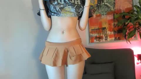 Snapshot of lilyskinny27 chatting on 12-23-25, 02:53 lilyskinny27 online show from 12-23-25, 02:53