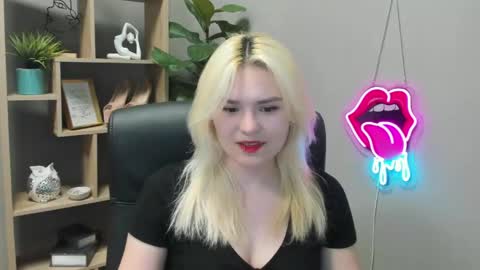 Lily online show from 04-20-26, 06:27