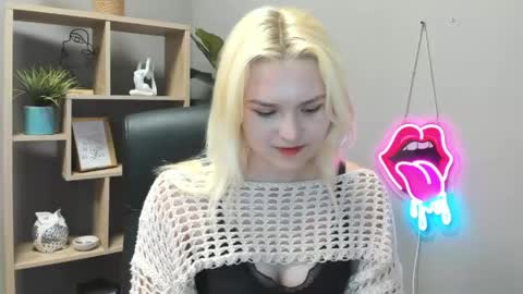 Lily online show from 05-22-26, 07:15