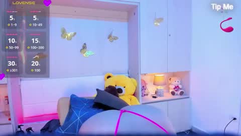 lilywhitee1 online show from 02-12-26, 12:16