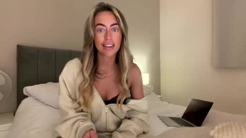 Snapshot of lilyxobloom chatting on 03-09-26, 10:03 lilyxobloom online show from 03-09-26, 10:03