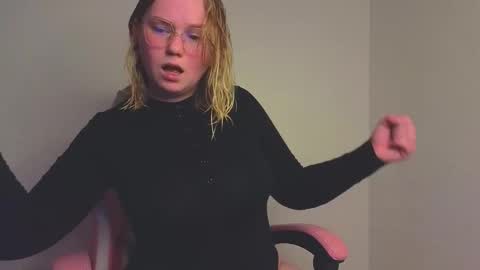 lime cat online show from 11-16-25, 02:06