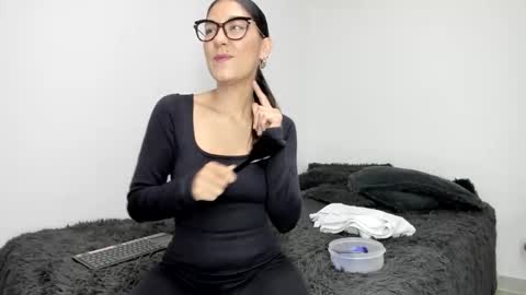 Lina Mandarina online show from 10-24-25, 08:27