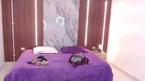 Lina online show from 09-13-25, 12:16