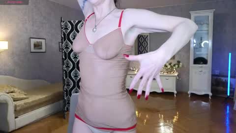 lina_flore online show from 04-18-26, 08:53