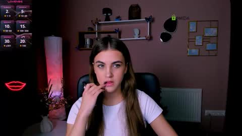 Snapshot of lina_fox12 chatting on 11-10-25, 02:05 lina_fox12 online show from 11-10-25, 02:05