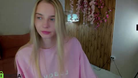 LINA online show from 05-19-26, 01:11