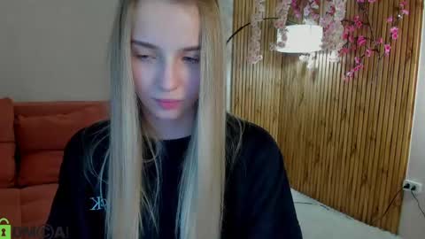 LINA online show from 05-20-26, 01:12