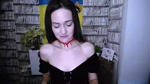 Lina online show from 10-31-25, 06:58