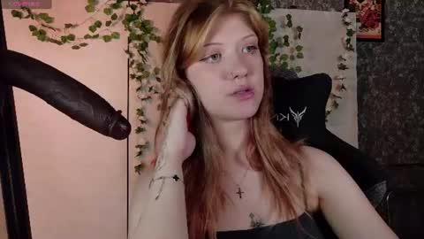 Snapshot of lina_vi chatting on 07-22-26, 08:00 Lina online show from 07-22-26, 08:00