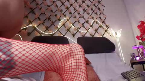 Snapshot of linaa_morris27 chatting on 11-28-25, 09:12 Linaa online show from 11-28-25, 09:12