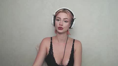 linacute52 online show from 10-10-25, 11:09