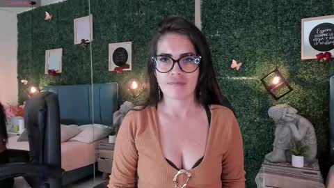 Lina  online show from 10-31-25, 11:44