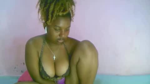 Snapshot of linah1123 chatting on 10-03-25, 11:29 linah1123 online show from 10-03-25, 11:29