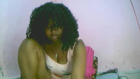 Snapshot of linah1123 chatting on 10-10-25, 10:47 linah1123 online show from 10-10-25, 10:47