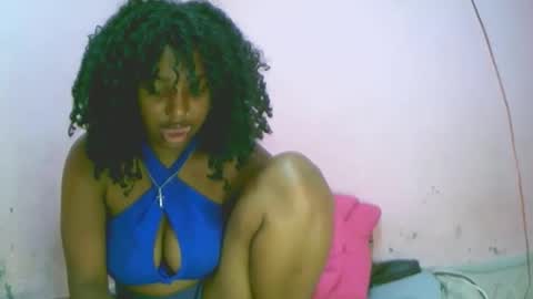 Snapshot of linah1123 chatting on 10-12-25, 10:36 linah1123 online show from 10-12-25, 10:36