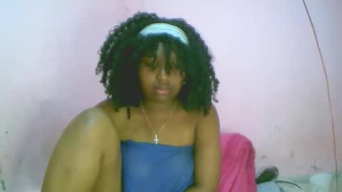 Snapshot of linah1123 chatting on 10-12-25, 10:42 linah1123 online show from 10-12-25, 10:42