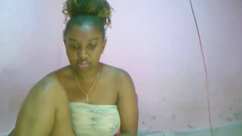 Snapshot of linah1123 chatting on 10-15-25, 05:29 linah1123 online show from 10-15-25, 05:29