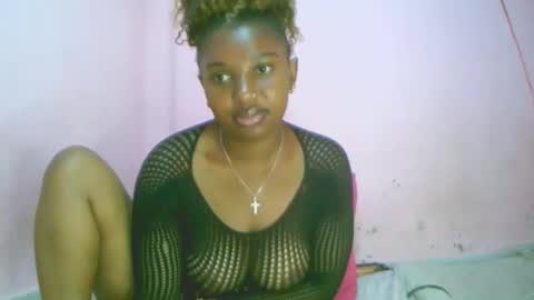 Snapshot of linah1123 chatting on 10-18-25, 10:38 linah1123 online show from 10-18-25, 10:38