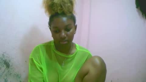 linah1123 online show from 11-05-25, 04:56