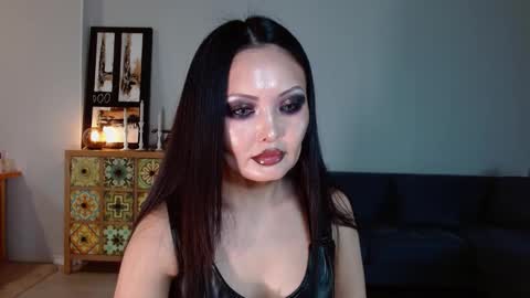 LinaKim online show from 01-29-25, 06:07