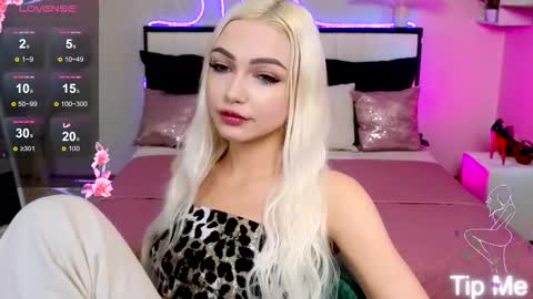 I am Lina online show from 09-23-25, 02:09