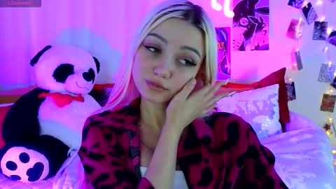 I am Lina online show from 11-18-25, 02:43