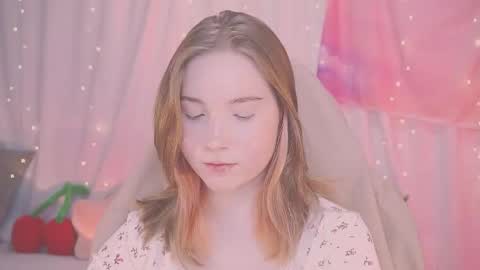 Snapshot of linalyy chatting on 12-14-25, 04:51 Lina online show from 12-14-25, 04:51