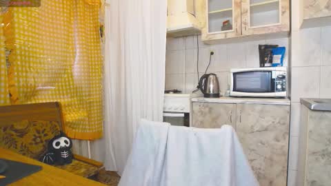 Lina online show from 11-16-25, 07:47