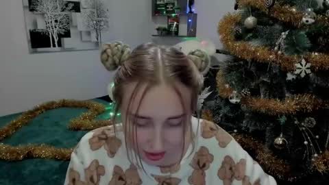 Lina online show from 12-18-24, 07:41