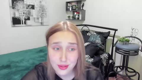 Lina online show from 01-17-25, 09:28