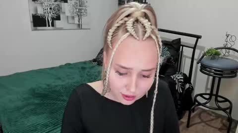 Lina online show from 02-16-25, 12:19