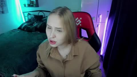 Lina online show from 10-10-25, 09:25