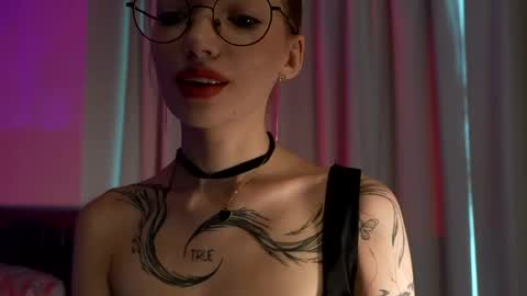 LinaVelle online show from 05-15-26, 01:23