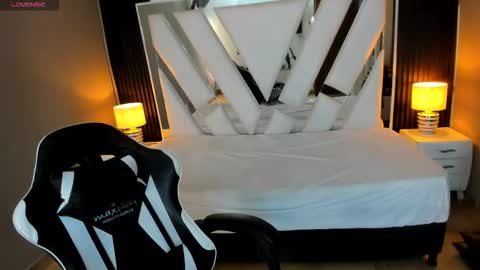  Linda  online show from 11-23-25, 01:00