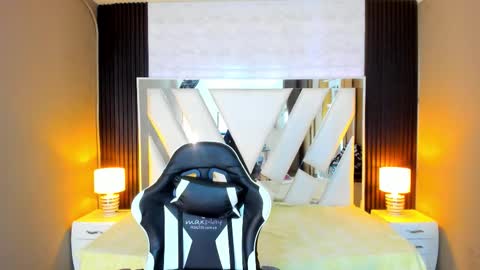  Linda  online show from 11-28-25, 06:54