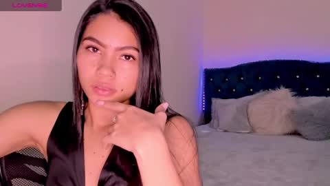 Snapshot of linda_alana chatting on 12-25-24, 09:22 Alana online show from 12-25-24, 09:22