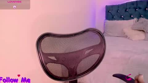 Snapshot of linda_alana chatting on 01-12-25, 03:39 Alana online show from 01-12-25, 03:39