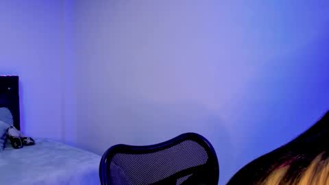 Snapshot of linda_alana chatting on 09-27-25, 05:51 Alana online show from 09-27-25, 05:51